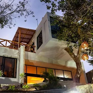 Alegre Casa De Lujo Frente A Laguna Villa